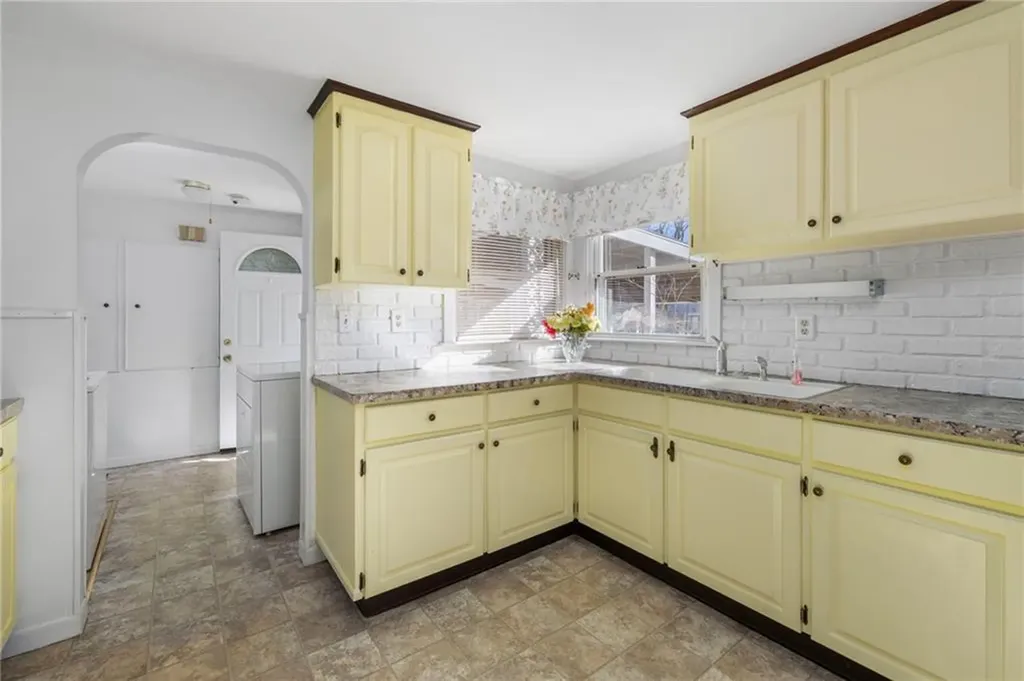 61 High View Drive Cranston RI 02921