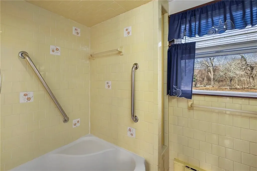 61 High View Drive Cranston RI 02921