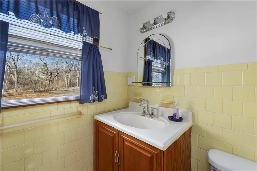 61 High View Drive Cranston RI 02921