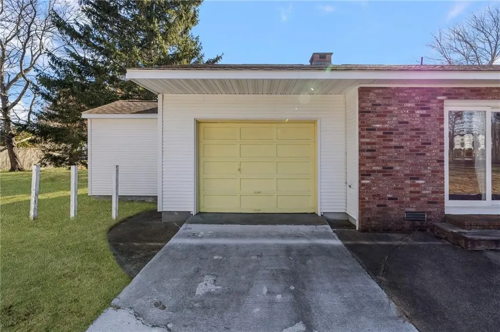 61 High View Drive Cranston RI 02921