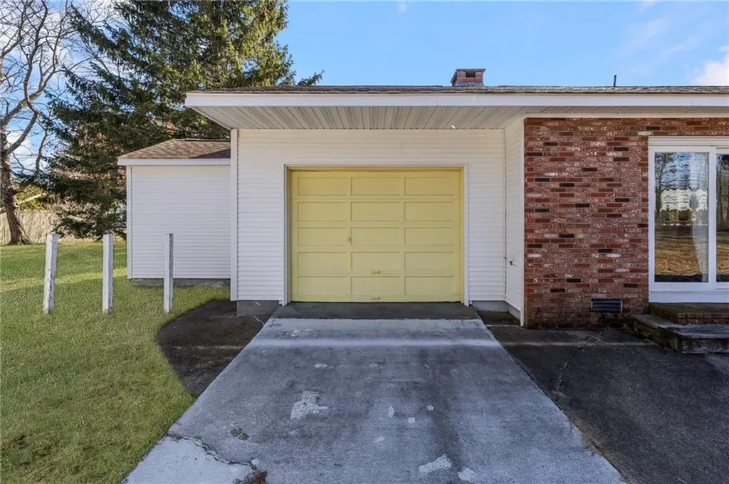 61 High View Drive Cranston RI 02921