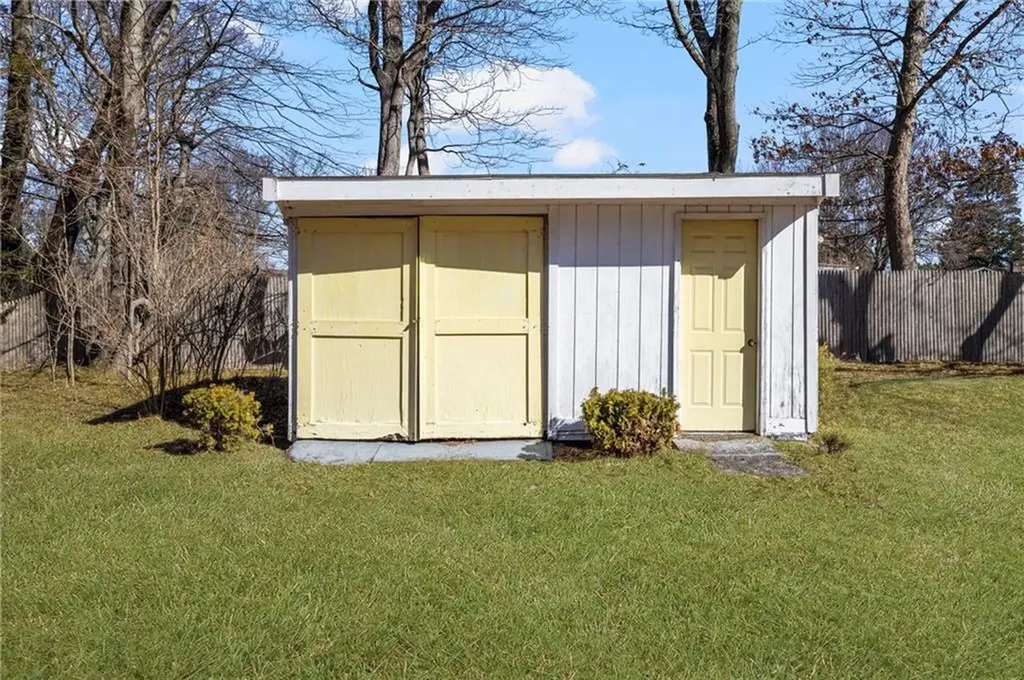 61 High View Drive Cranston RI 02921