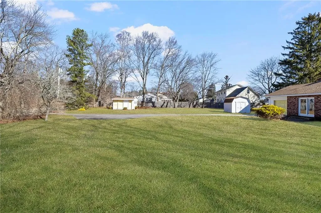 61 High View Drive Cranston RI 02921