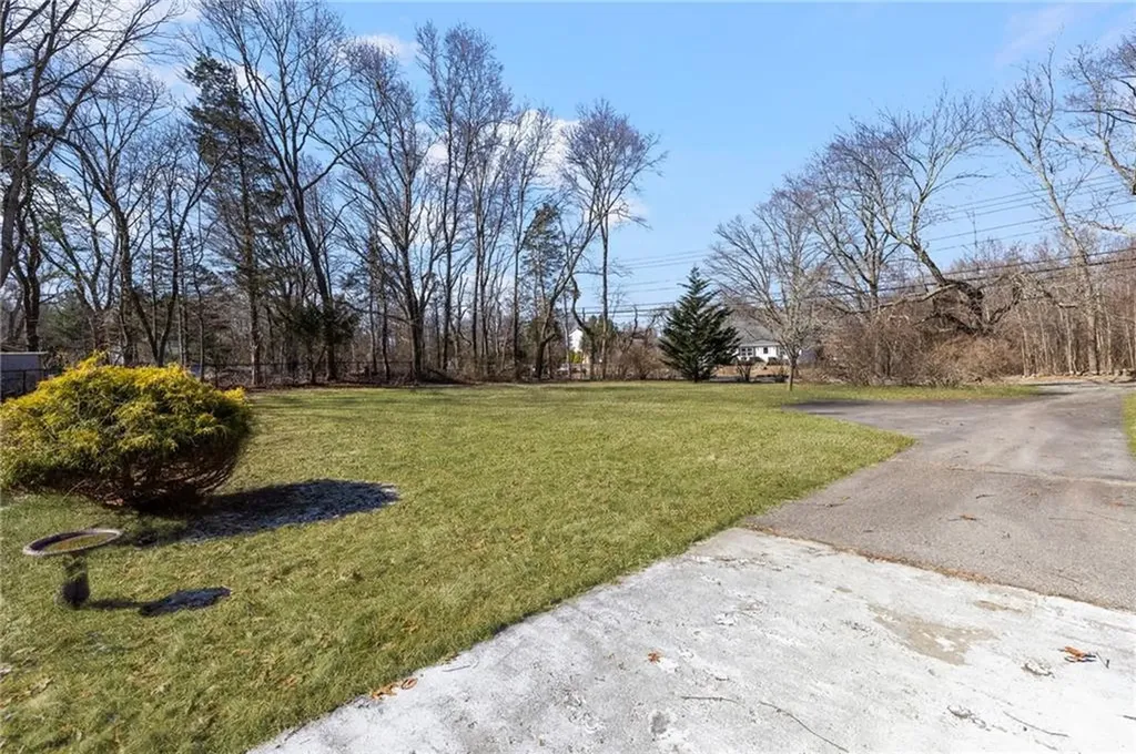 61 High View Drive Cranston RI 02921