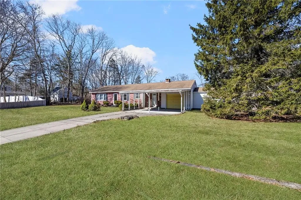 61 High View Drive Cranston RI 02921