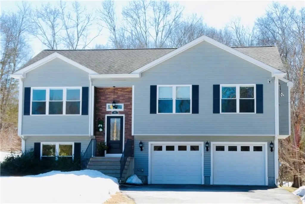 6 Heywood Lane Johnston RI 02919