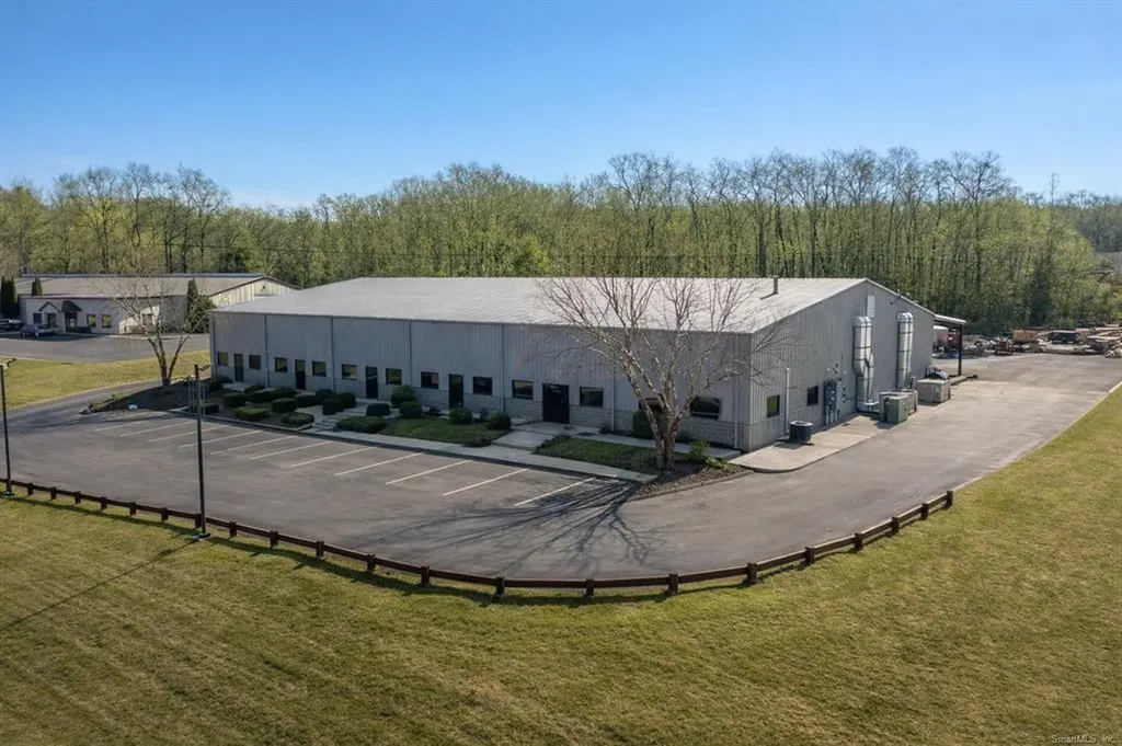 13 West Parkway Plainfield CT 06374