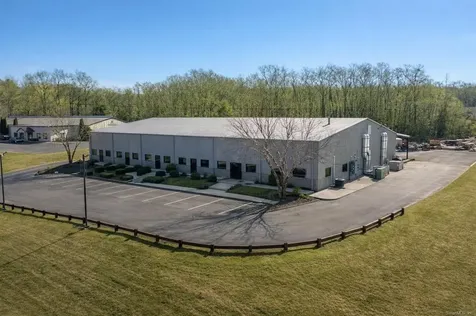 13 West Parkway Plainfield CT 06374
