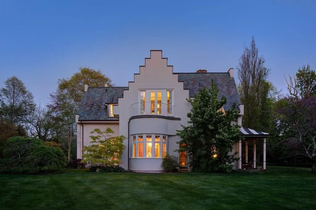 14 Leroy Avenue Newport RI 02840