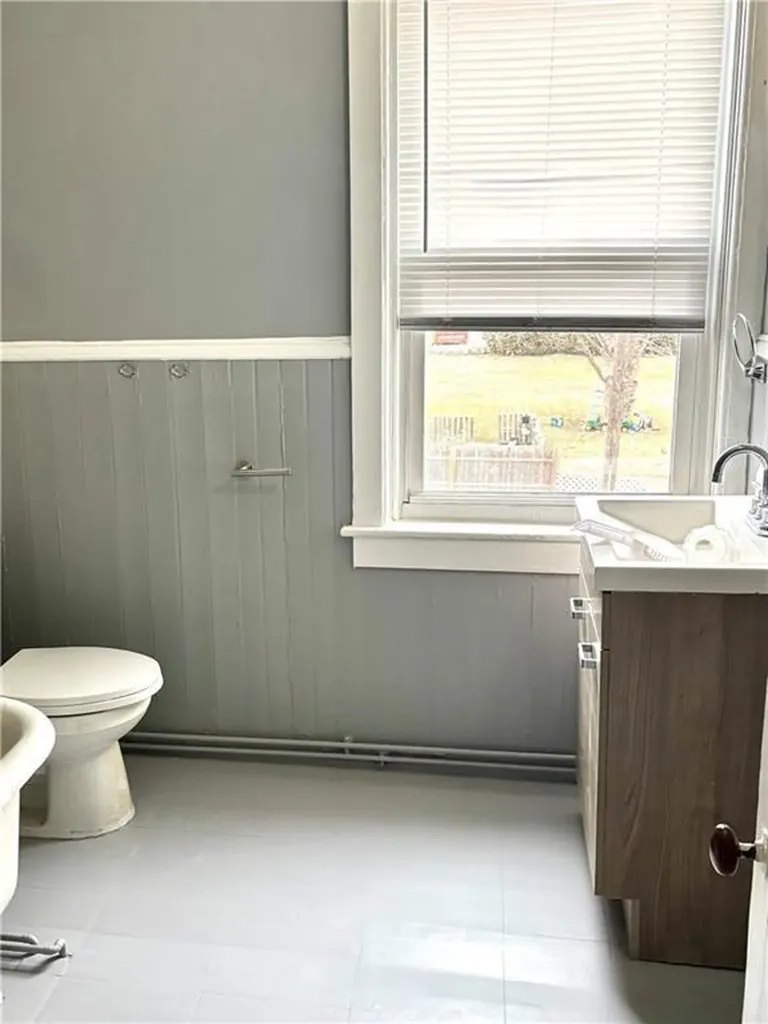 388 384 Child Street Warren RI 02885