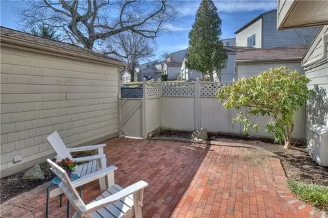 35 Seabreeze Lane Bristol RI 02809