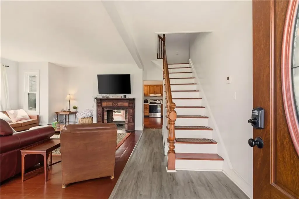 22 Summer Street Newport RI 02840