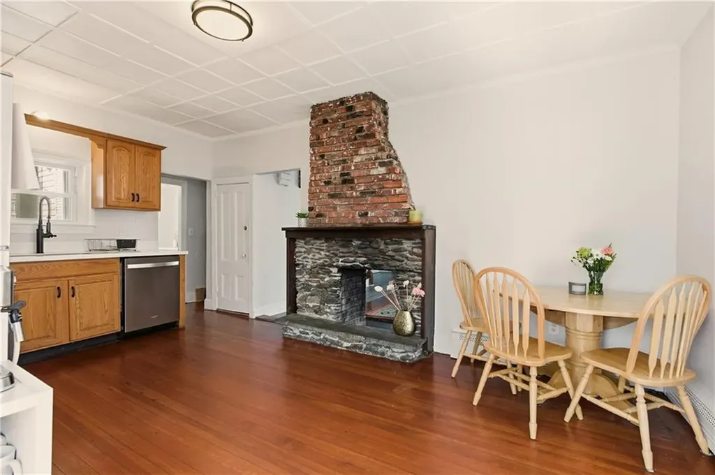 22 Summer Street Newport RI 02840