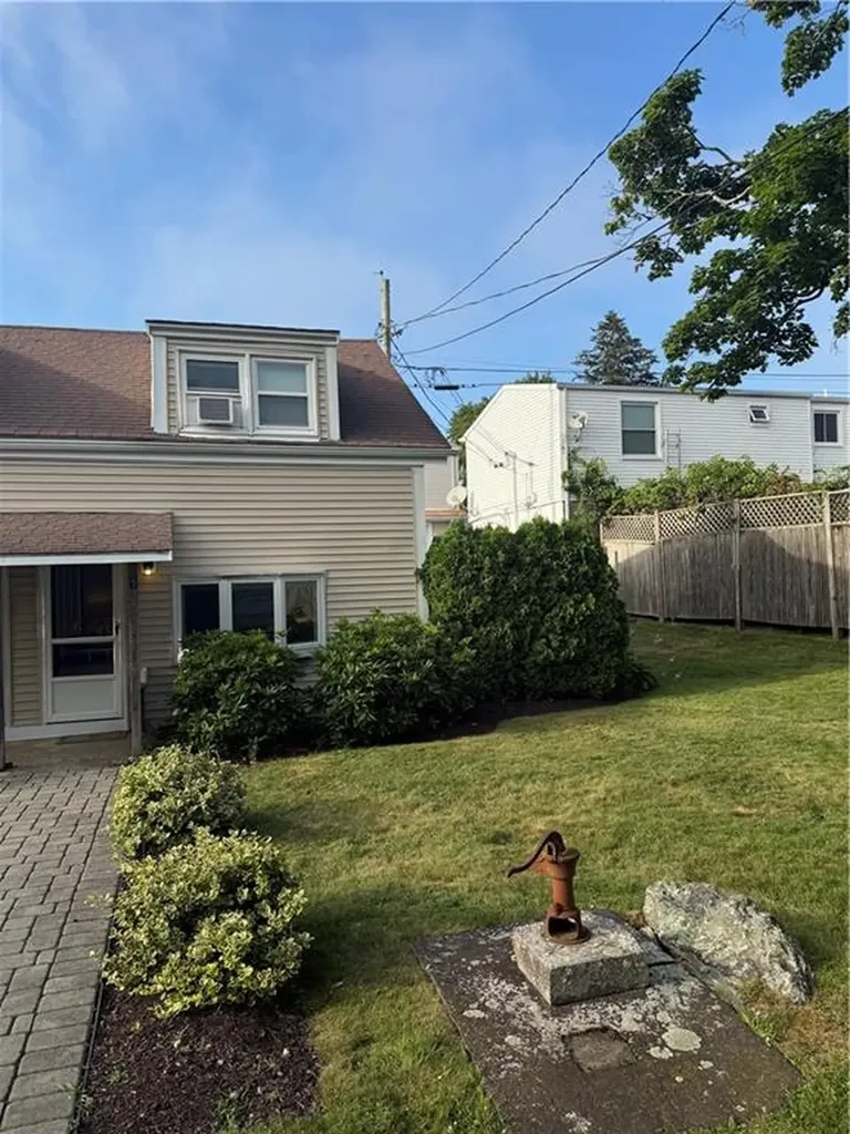 16 Dudley Avenue Newport RI 02840