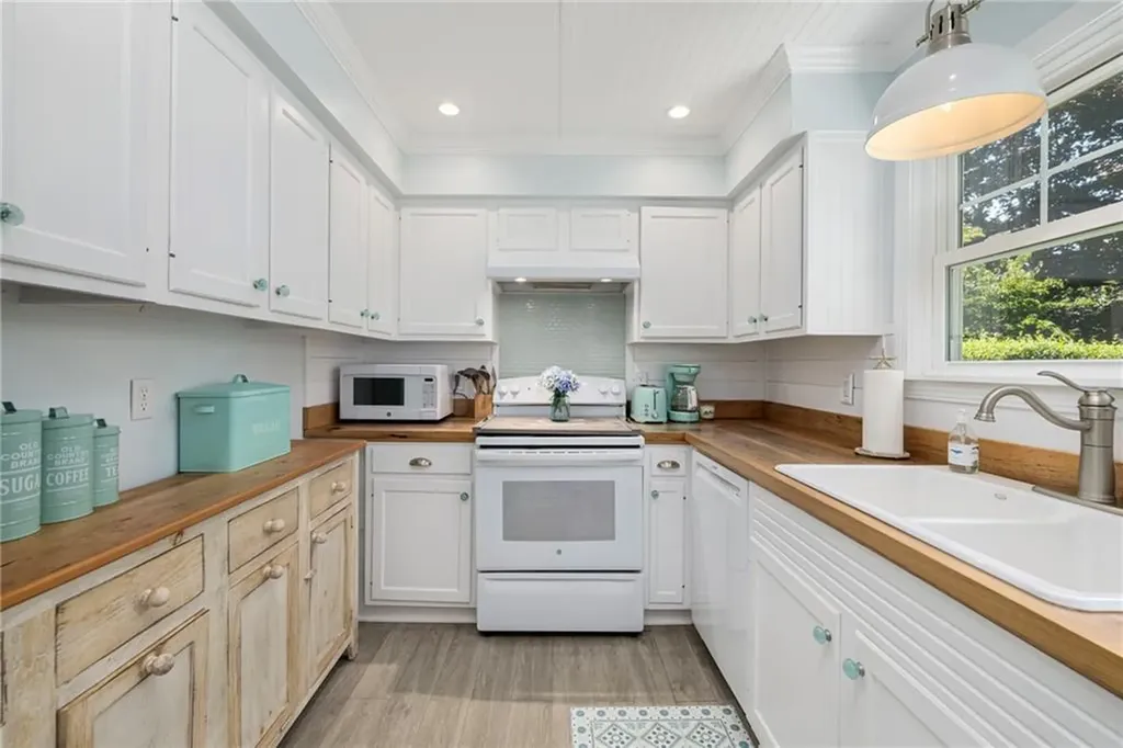 133 Carroll Avenue Newport RI 02840