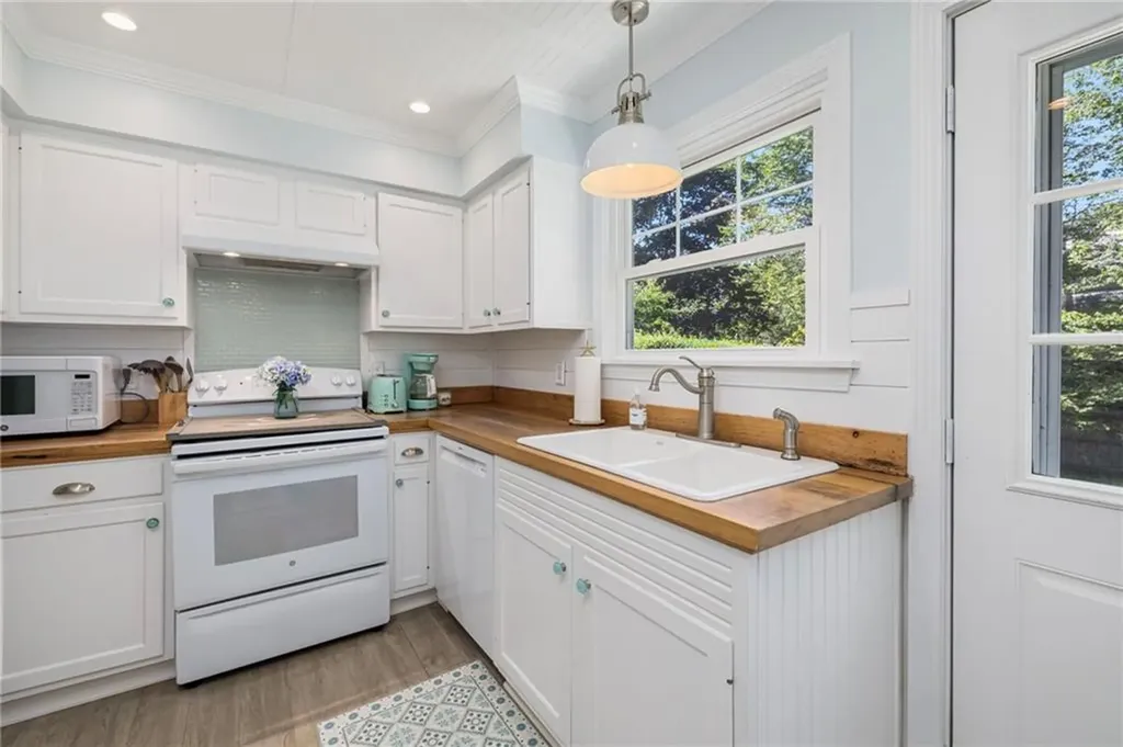 133 Carroll Avenue Newport RI 02840