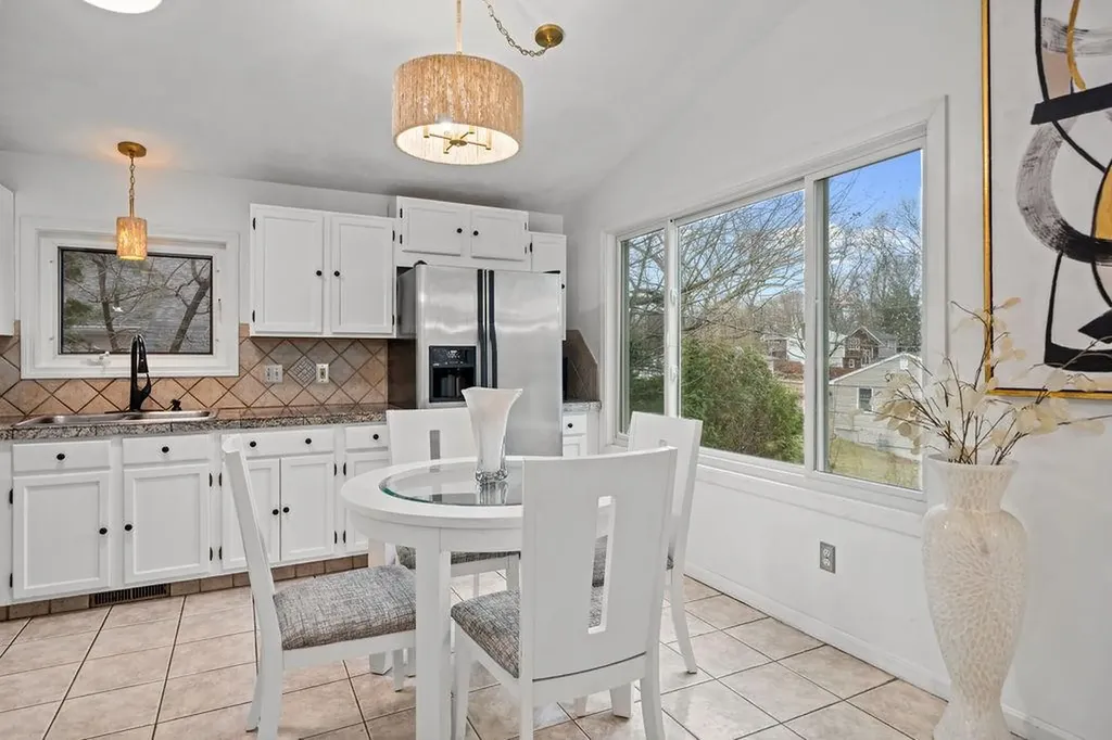 6 Tennyson Road Warwick RI 02888