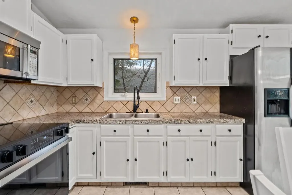6 Tennyson Road Warwick RI 02888