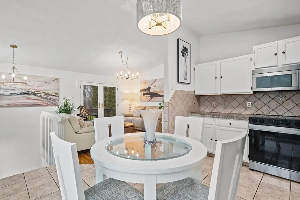 6 Tennyson Road Warwick RI 02888