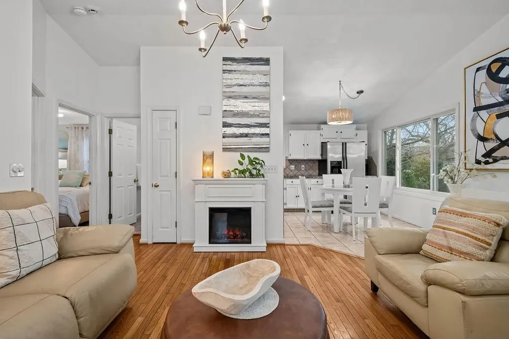 6 Tennyson Road Warwick RI 02888