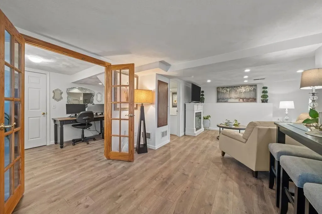 6 Tennyson Road Warwick RI 02888