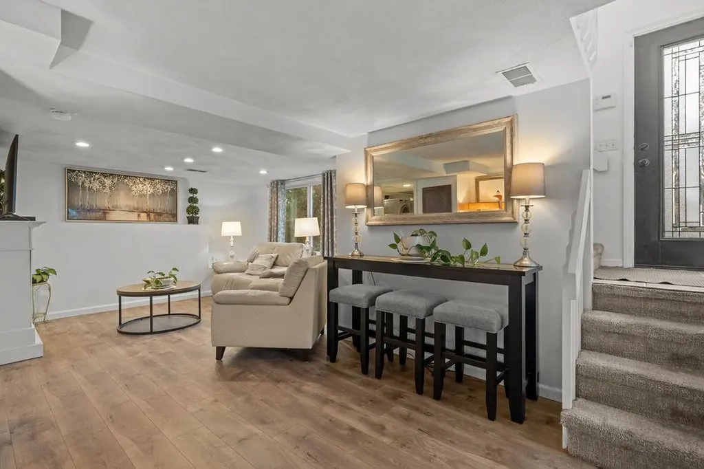 6 Tennyson Road Warwick RI 02888