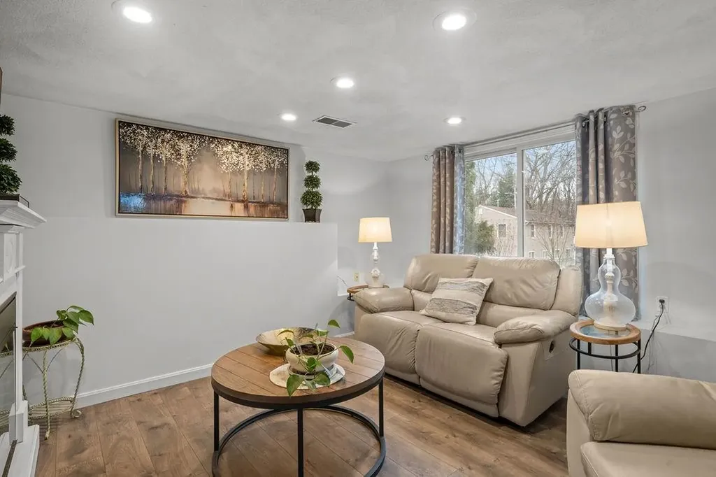 6 Tennyson Road Warwick RI 02888