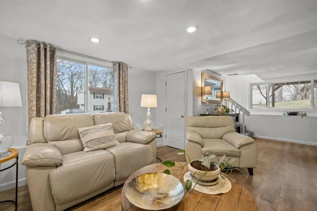 6 Tennyson Road Warwick RI 02888