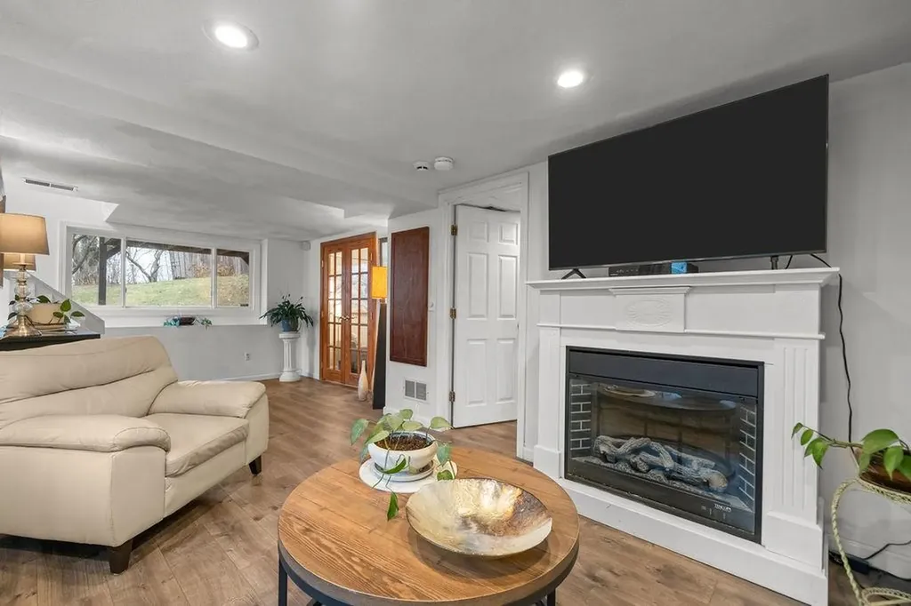 6 Tennyson Road Warwick RI 02888
