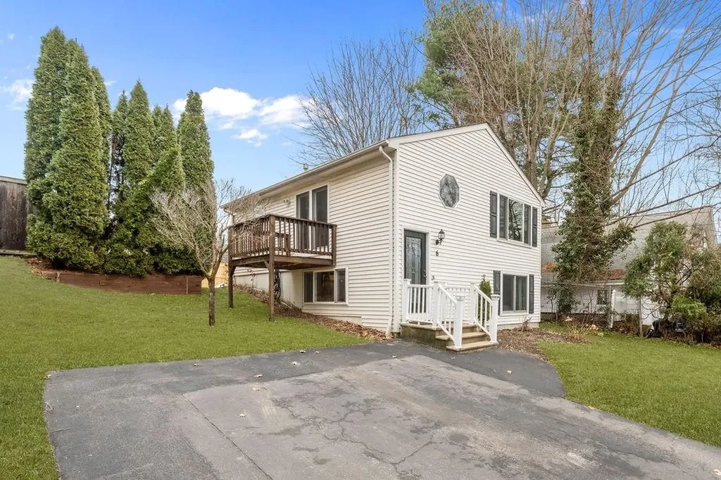 6 Tennyson Road Warwick RI 02888