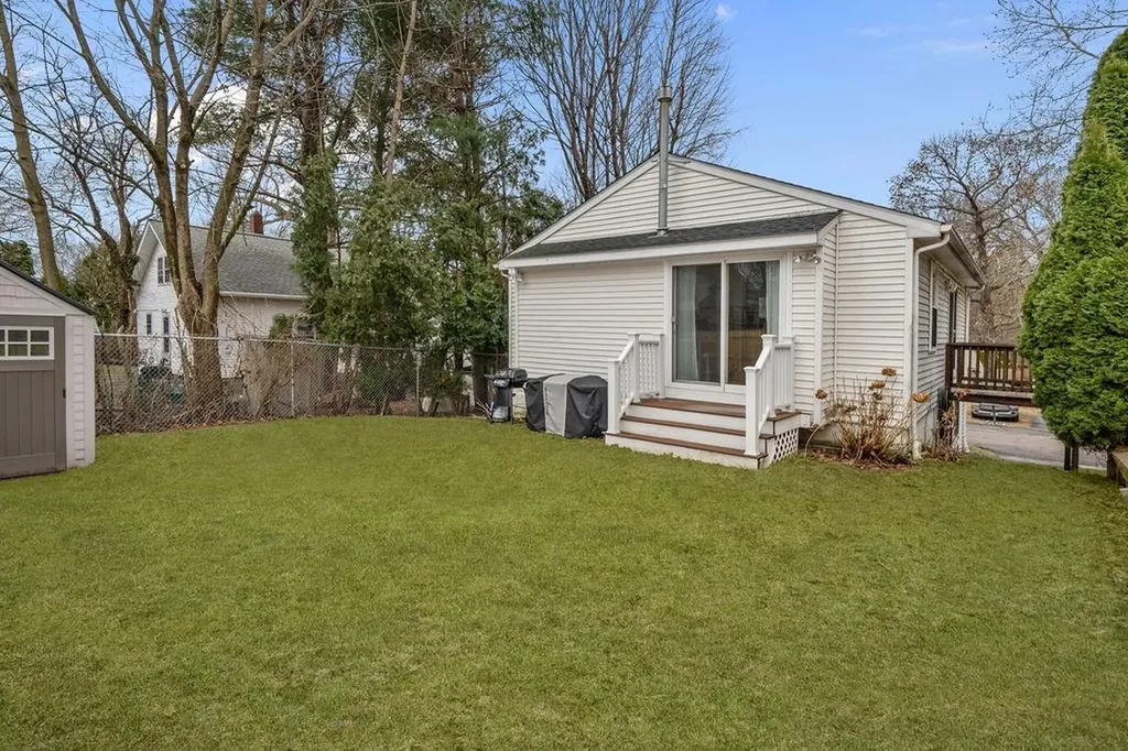 6 Tennyson Road Warwick RI 02888