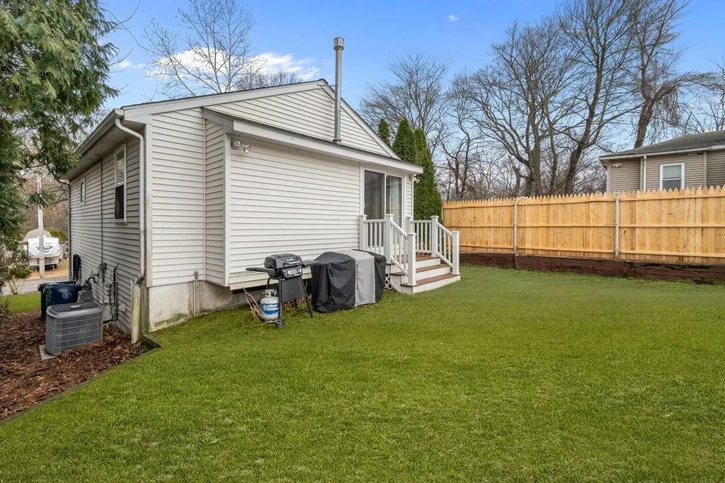 6 Tennyson Road Warwick RI 02888