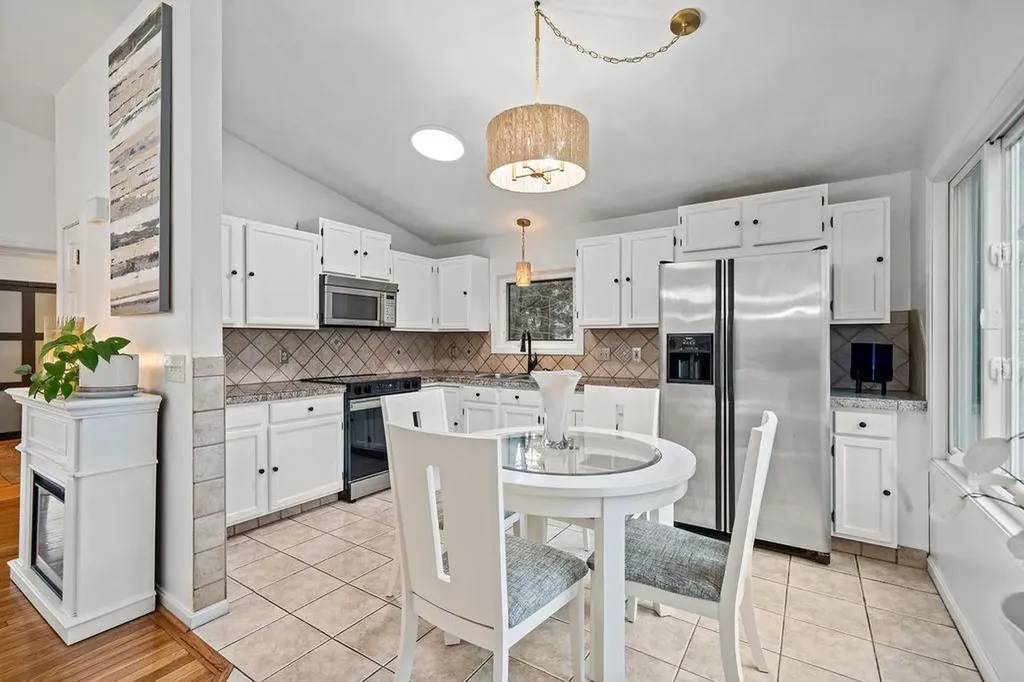 6 Tennyson Road Warwick RI 02888