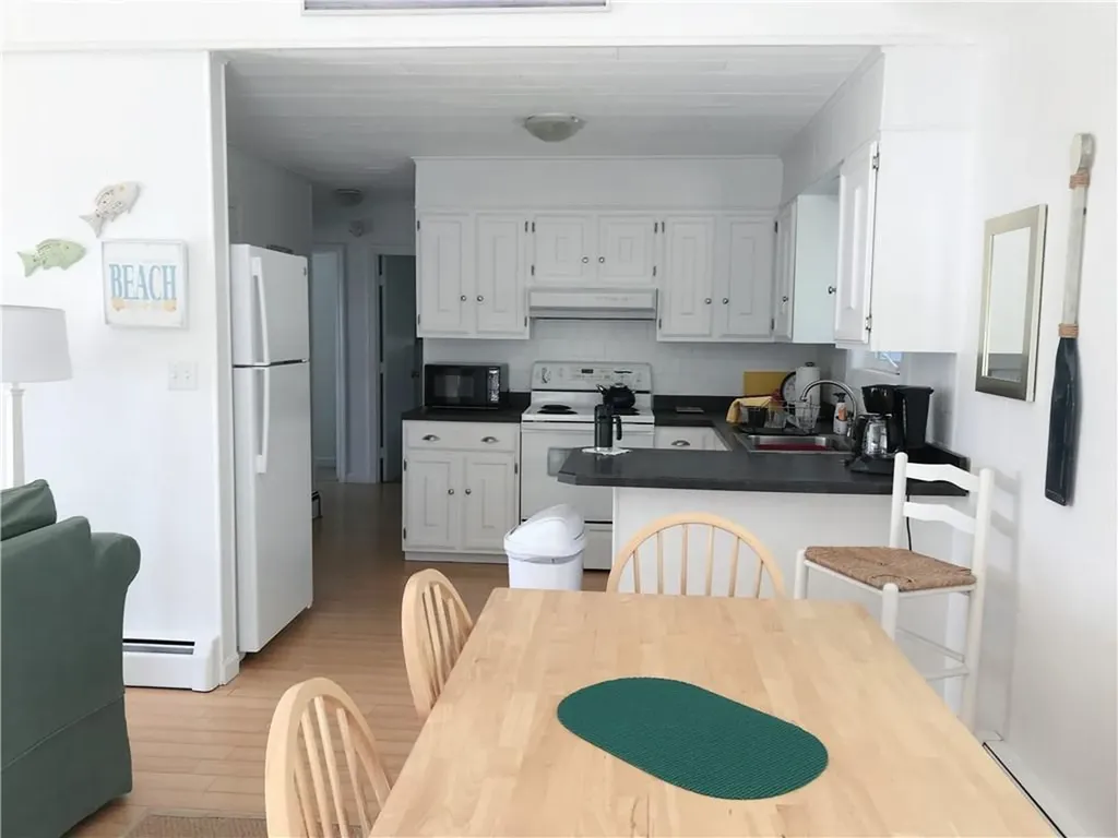 10 Burbank Avenue Narragansett RI 02882