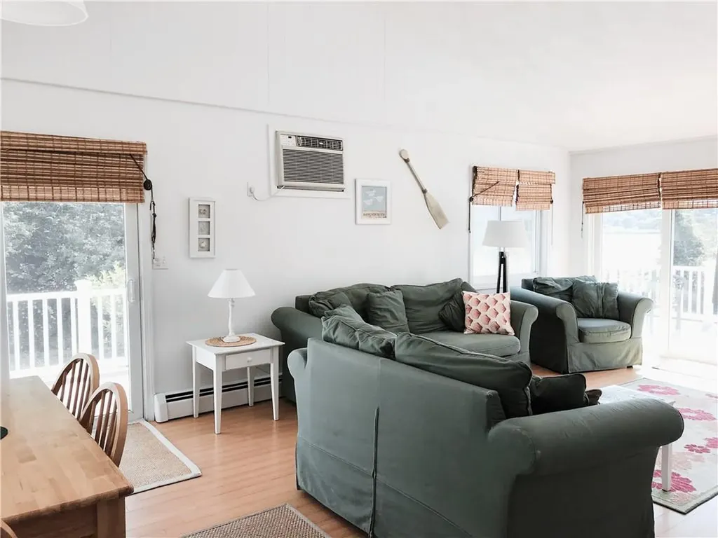 10 Burbank Avenue Narragansett RI 02882