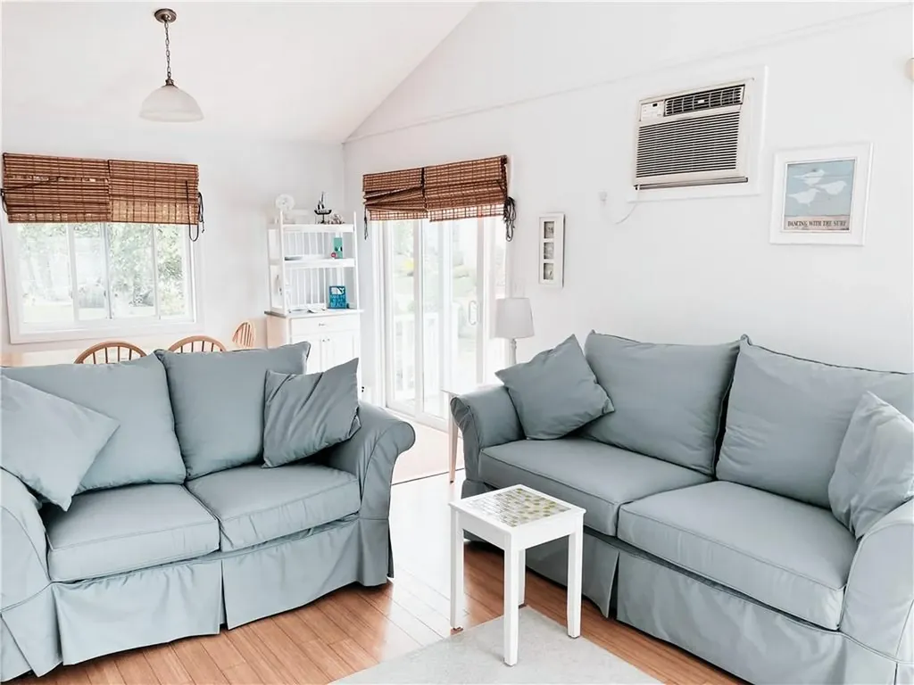 10 Burbank Avenue Narragansett RI 02882