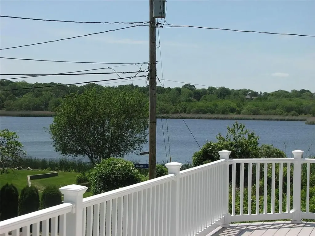 10 Burbank Avenue Narragansett RI 02882