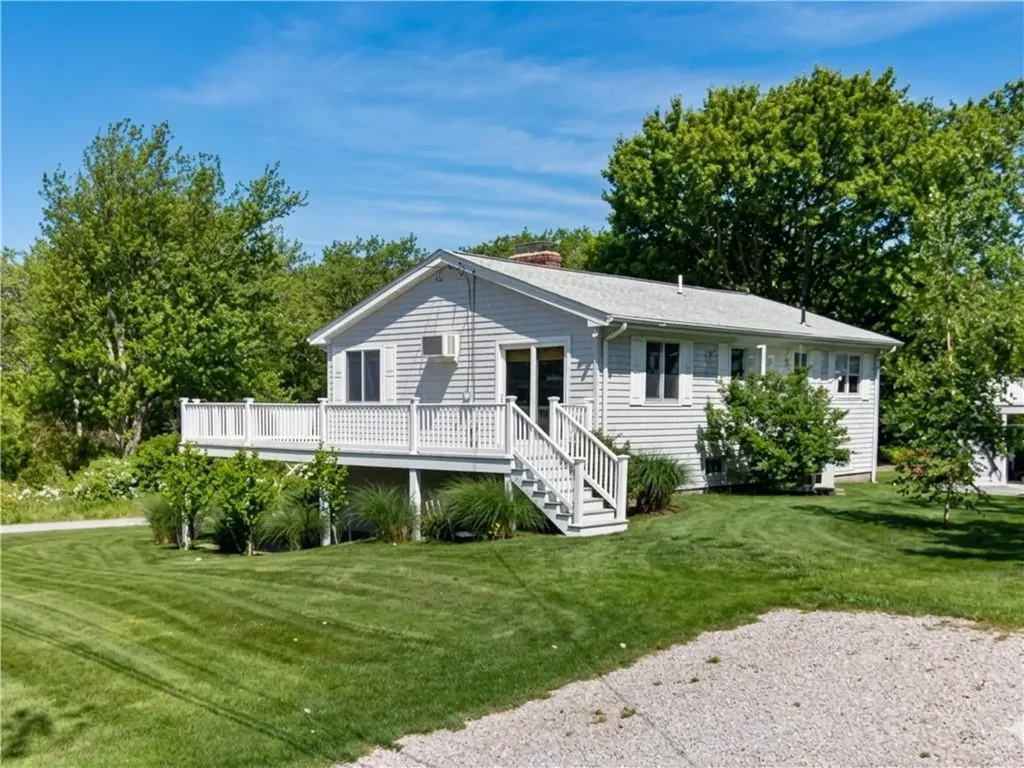 10 Burbank Avenue Narragansett RI 02882