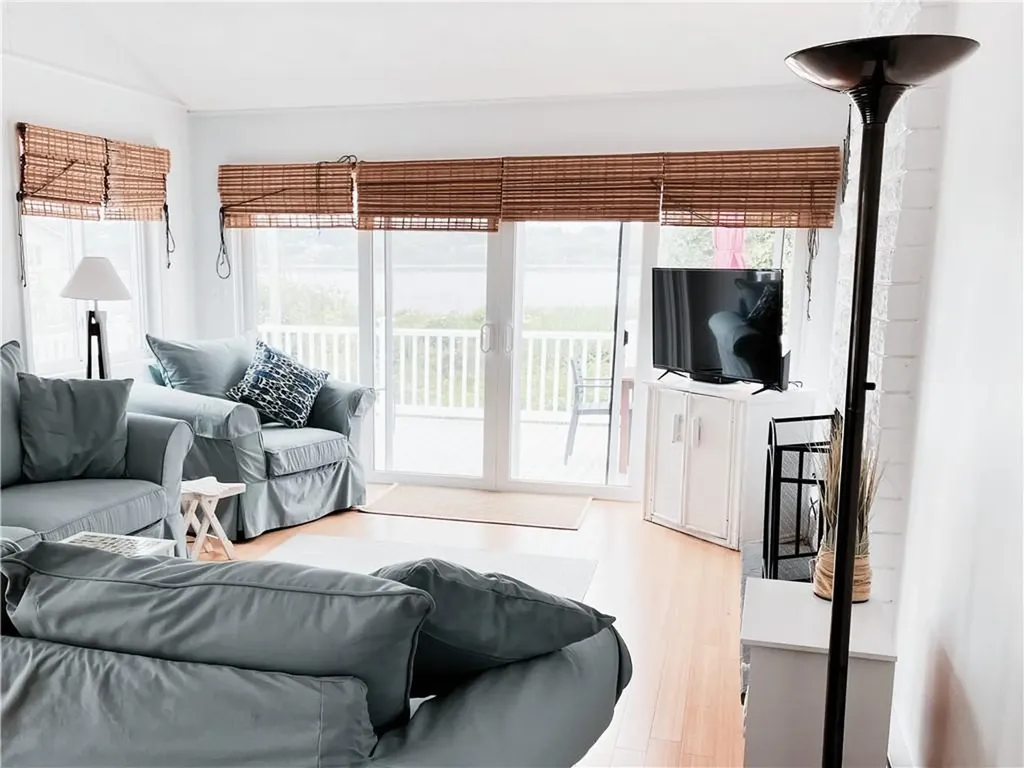 10 Burbank Avenue Narragansett RI 02882