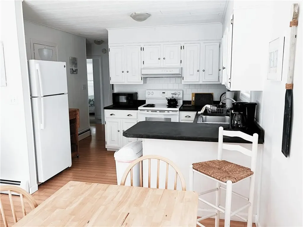 10 Burbank Avenue Narragansett RI 02882