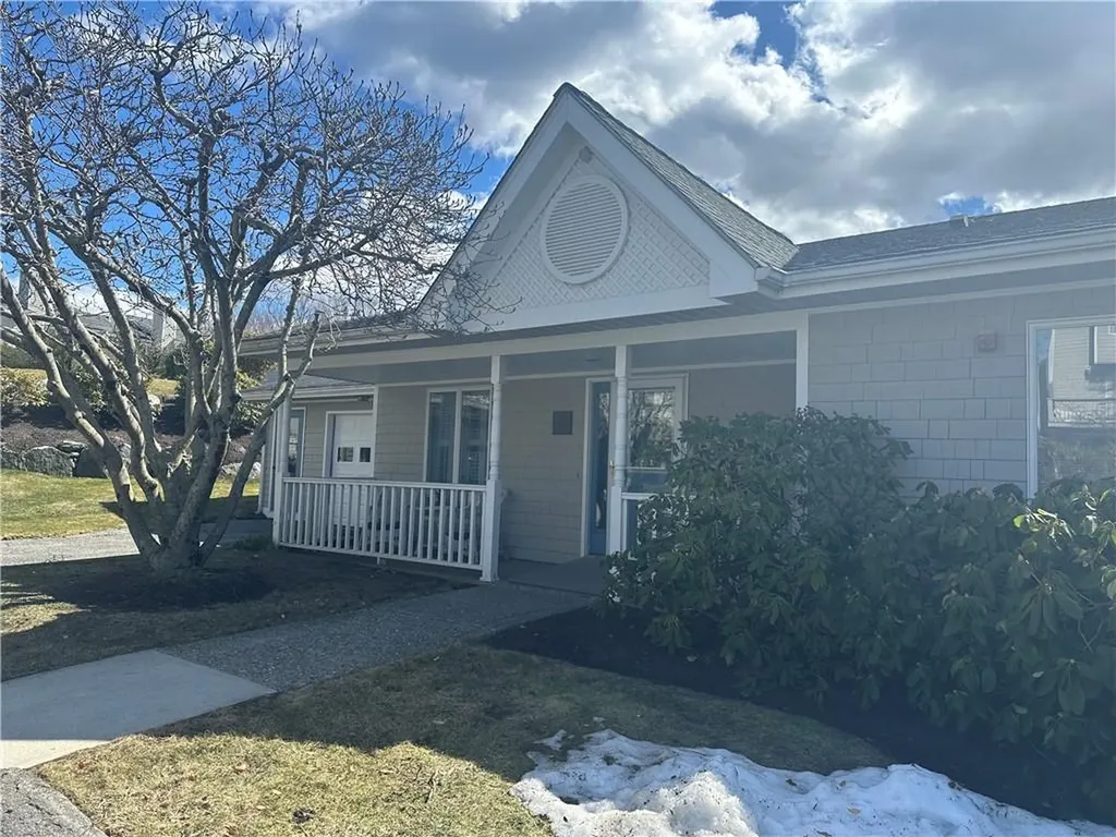 340 North Lane Bristol RI 02809