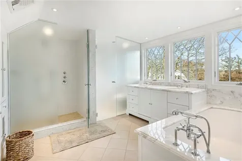 150 Boston Neck Road Narragansett RI 02882