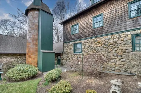 50 Shadow Farm Way South Kingstown RI 02879