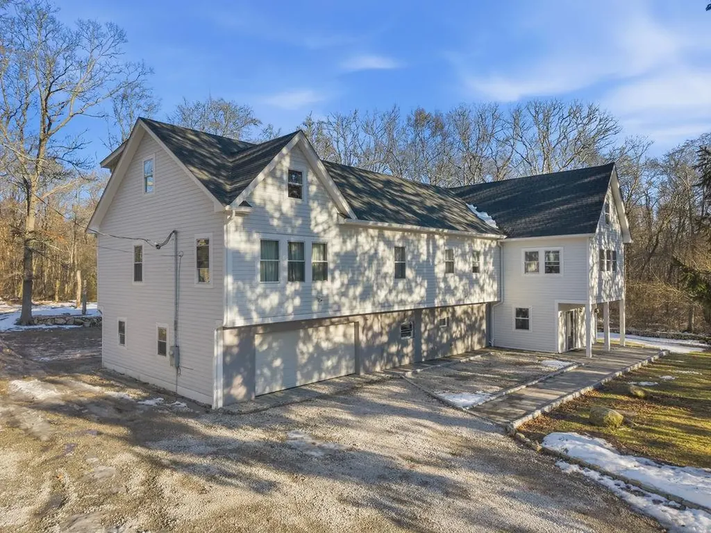 270 Brayton Road Tiverton RI 02878