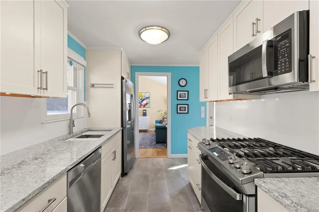 22 Grassy Plain Road East Providence RI 02915