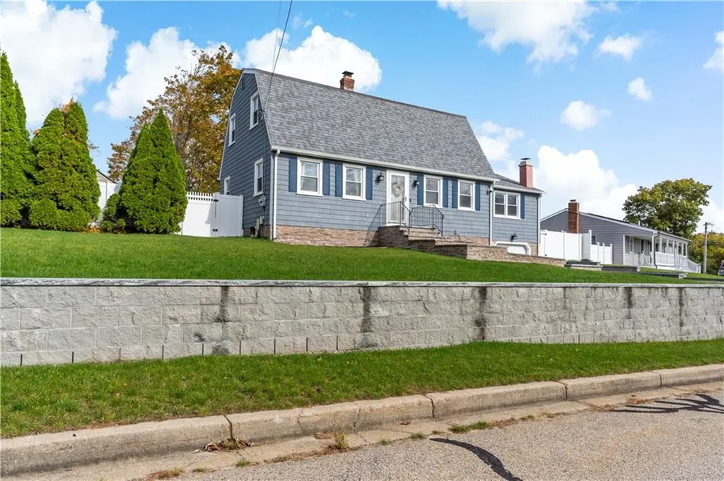 136 Silverwood Lane West Warwick RI 02893