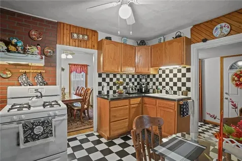 172 Ivy Street East Providence RI 02914