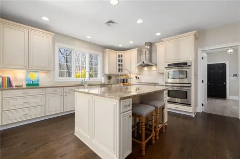 25 Hoyer Court East Greenwich RI 02818