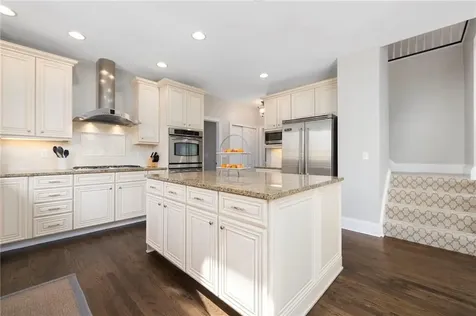 25 Hoyer Court East Greenwich RI 02818