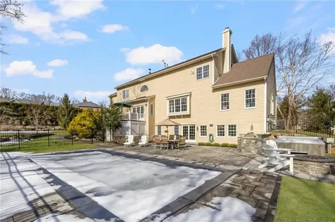 25 Hoyer Court East Greenwich RI 02818